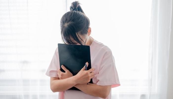 看護師を辞めたいと感じる理由は?現場のリアルな悩みと解決策を紹介
